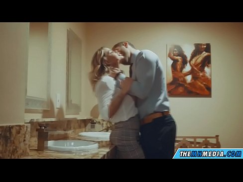 ❤️ Ketika seorang pirang berdada menggoda Anda di toilet umum ❤ Anal porno di id.extraclasswork.ru ️